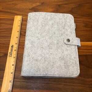 Felted grey 6-ring notebook binder, with snap closure, pen holder, and divider